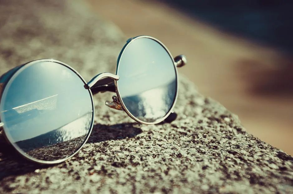 Cómo elegir la forma de las gafas de sol según tu cara